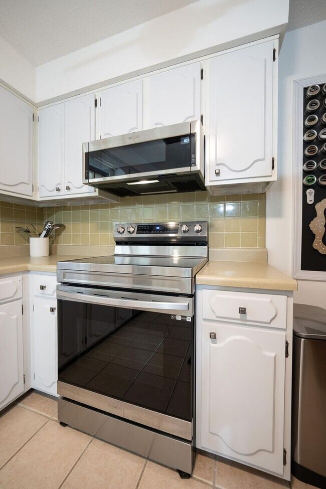 Building Photo - Charming Home in Valley View Gardens