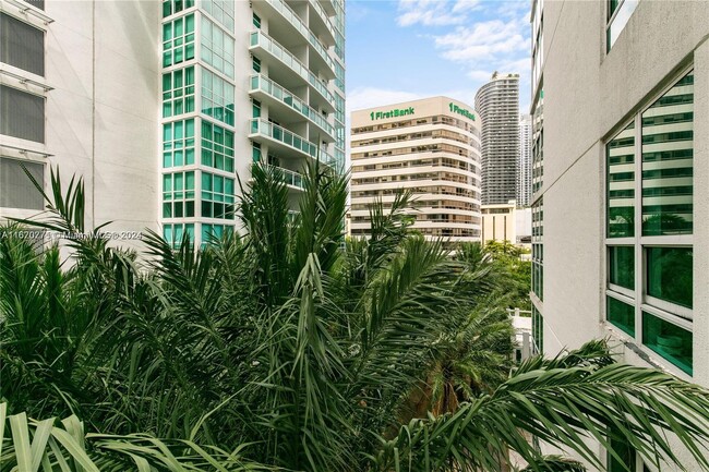 Building Photo - 950 Brickell Bay Dr