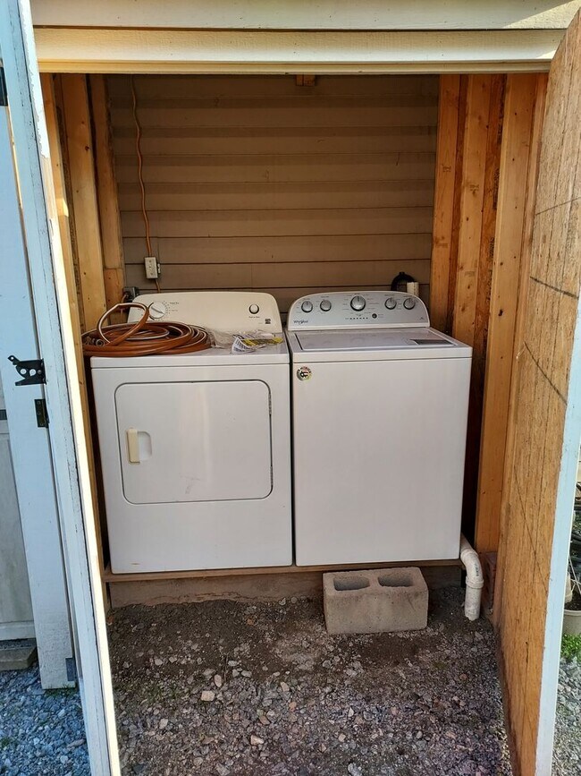 Building Photo - Studio Apartment