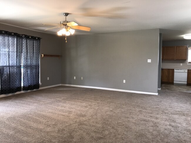 Building Photo - 3 Bedroom House in Denham Springs