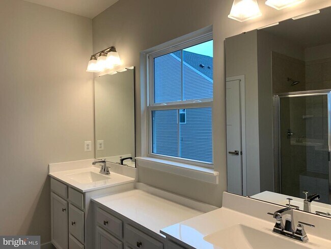 Building Photo - 11263 Dry Spring Dr