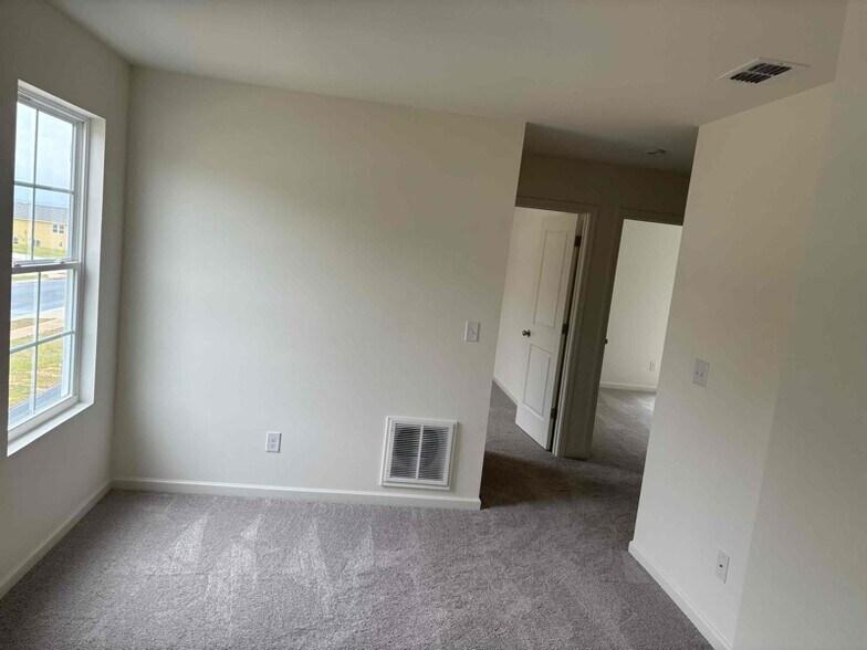 Building Photo - 258 Dream Catcher Dr