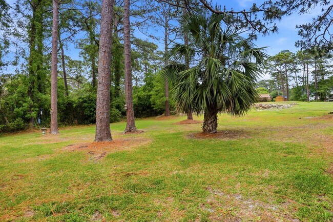 Building Photo - 102 Country Club Villa Dr