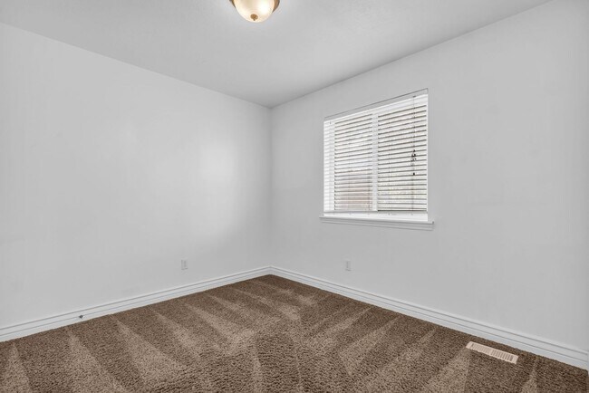 Building Photo - Beautiful 4 Bedroom 2.5 Bath Home in Lehi near Thanksgiving Point!