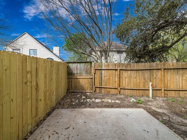 Building Photo - 9254 Autumnsong Dr