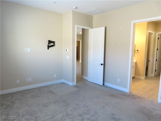 Building Photo - 710 Mary Baer Wy