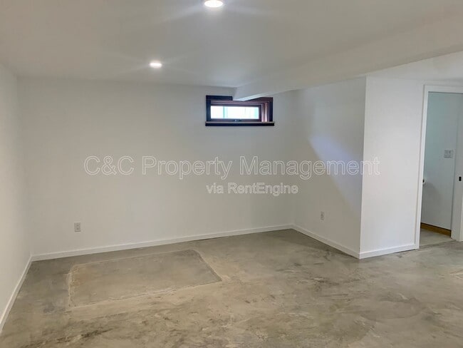 Building Photo - 318 18th St