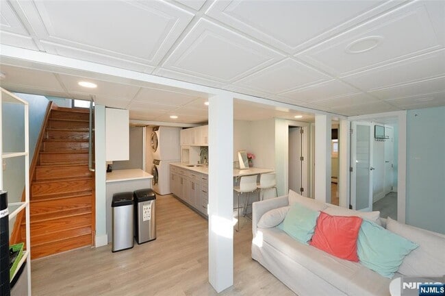 Building Photo - 117 Lake St