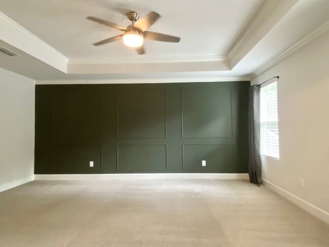Building Photo - 4 Bedroom, 3 Bath Home w/ 2 Car Garage