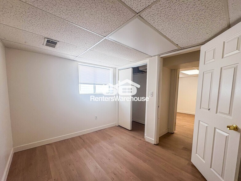Building Photo - 327 Leona Dr