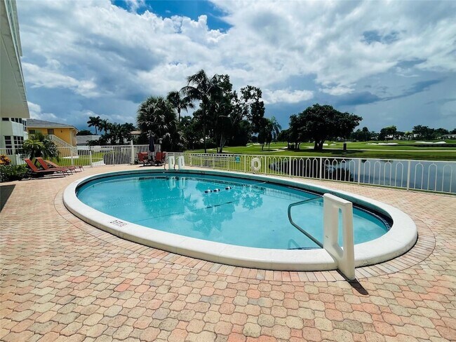 Building Photo - 2500 NE 48th Ln