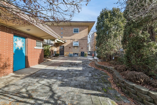 Building Photo - 10454 S Claremont Ave