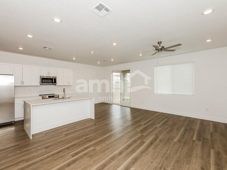 Building Photo - 9474 Aldersyde Dr