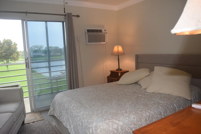 Building Photo - 315 Mansfield Dr