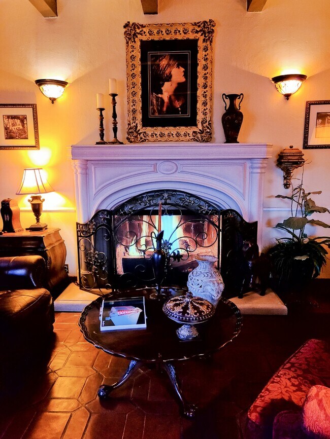 Chateau Alto Nido Apartments 1851 Ivar Ave Los Angeles CA 90028