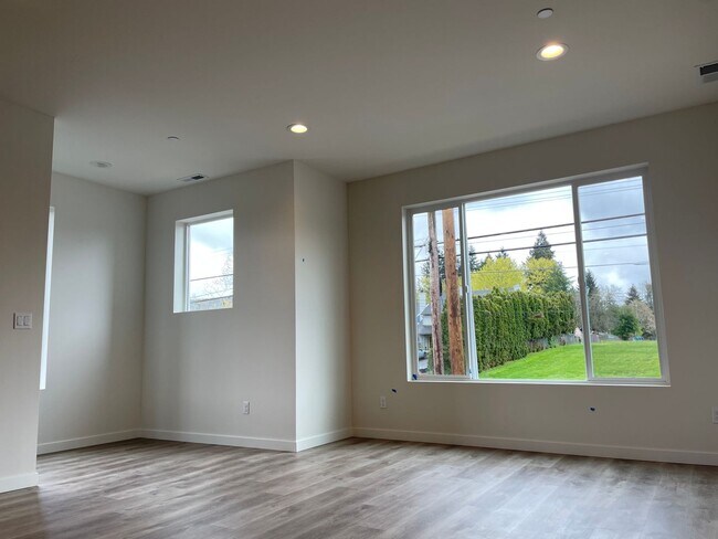 Building Photo - 5575 NE Killingsworth St