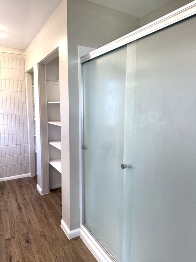 Building Photo - Koko Isle Circle - 3 bedroom, 2 full bath, 1 half bath with two car carport