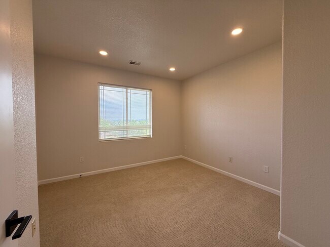 Building Photo - 8520 S Holland Ln
