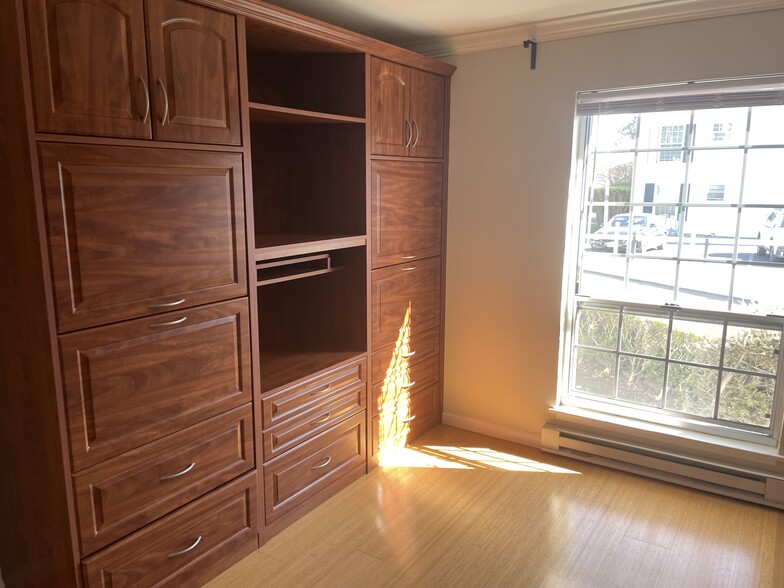 Guest bedroom - 1945 Mount Vernon Ct