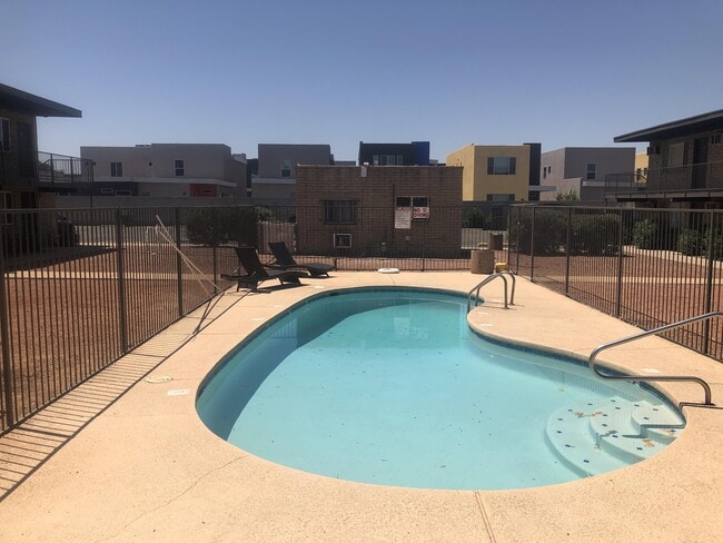 Building Photo - 3055 N Tyndall Ave