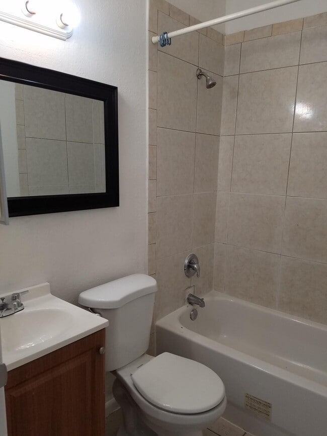 Building Photo - 2009 Division Ave