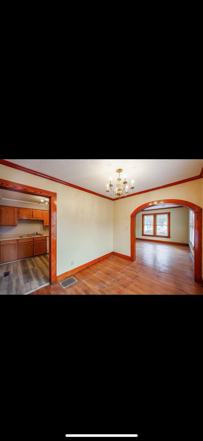 Building Photo - 805 E Jefferson St