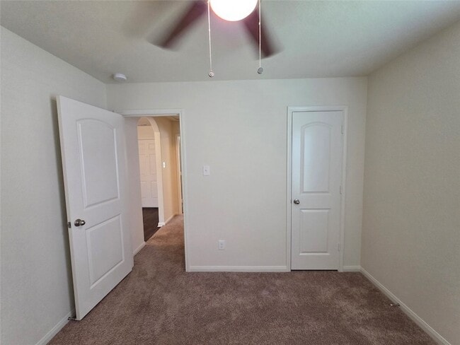 Building Photo - 723 Crystal Lakes Dr