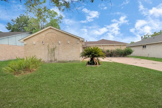 Building Photo - 13411 Splintered Oak Dr