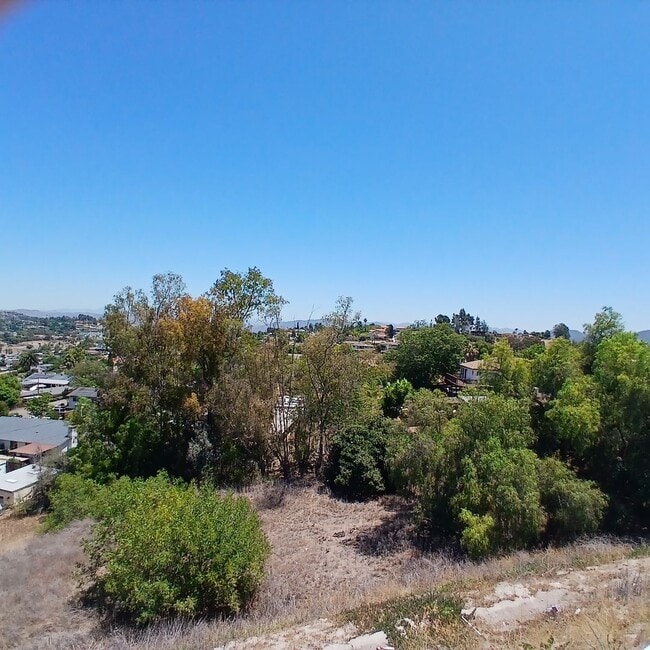 Building Photo - Spring Valley View Home