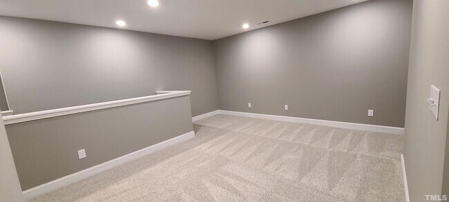 Building Photo - 529 Buhrstone Dr