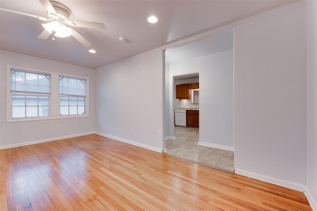 Building Photo - 4310 E Toliver St