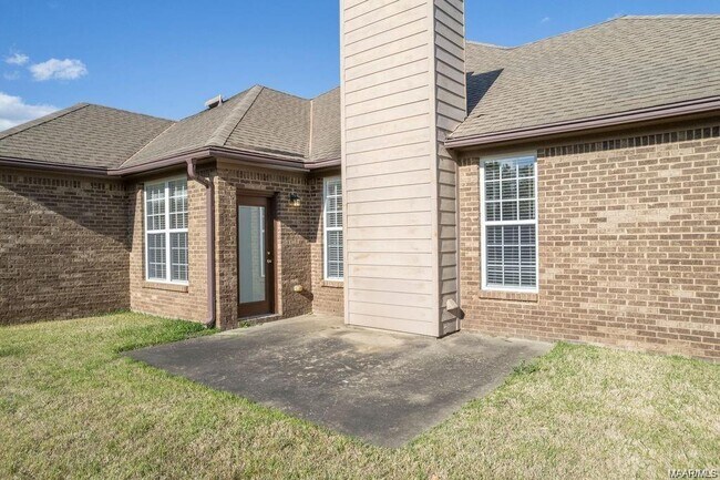 Building Photo - 3412 Crestwood Ln