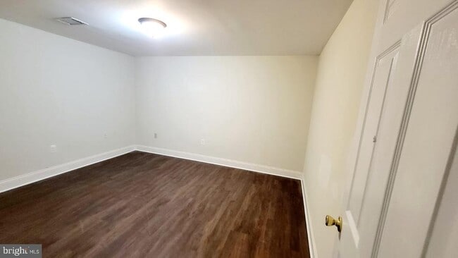 Building Photo - 2205 Blue Valley Dr