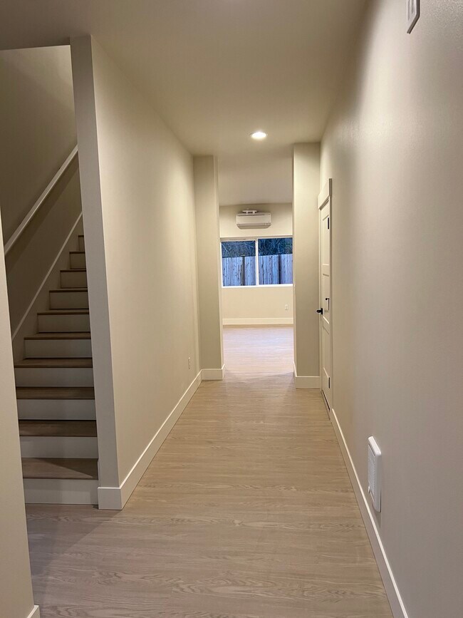 Building Photo - 10109 Alaska St S