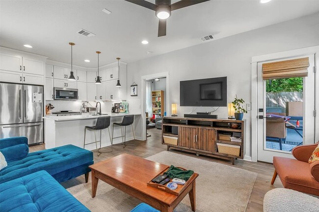 Building Photo - 5308 Evans Ave