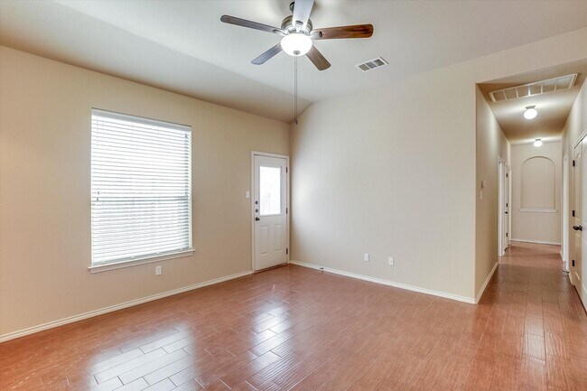 Building Photo - AVAILABLE NOW! Beautiful 3 Bedroom Townhome Located in Georgetown, TX!