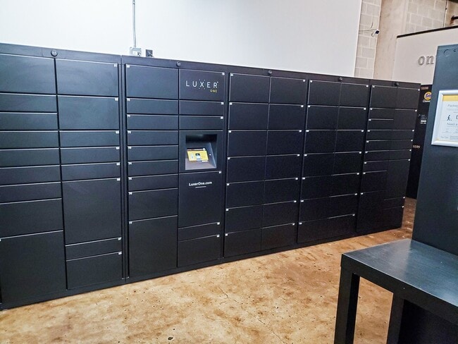 Building Photo - 411 W Ontario St