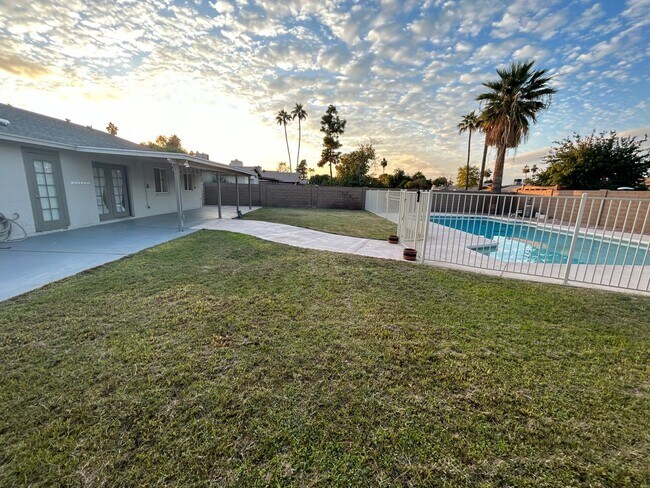 Building Photo - 3 Bed with a private pool