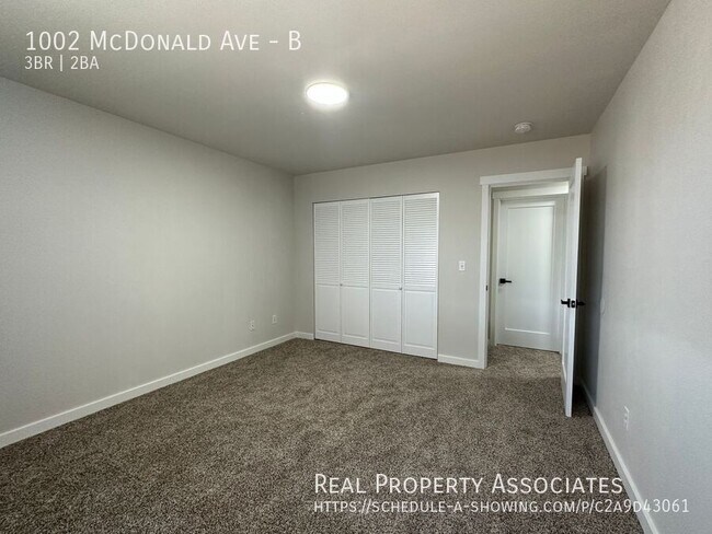 Building Photo - 1002 McDonald Ave
