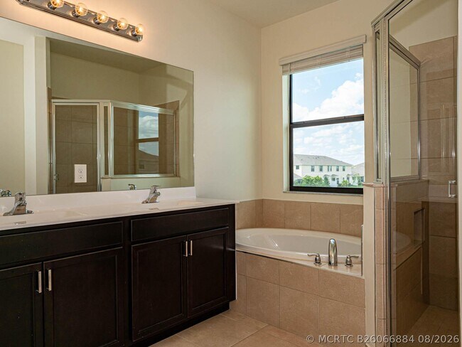 Building Photo - 10032 W Villa Cir