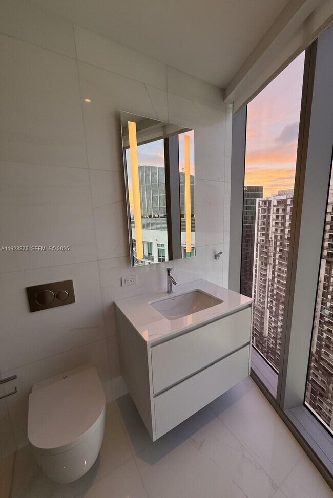 Building Photo - 300 Biscayne Blvd Way