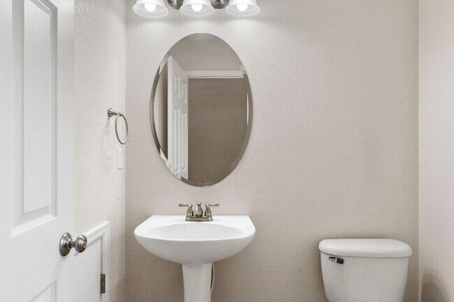 Building Photo - 815 Fire Rock Pl