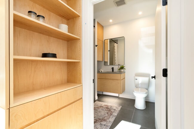 Building Photo - 815 Moro St