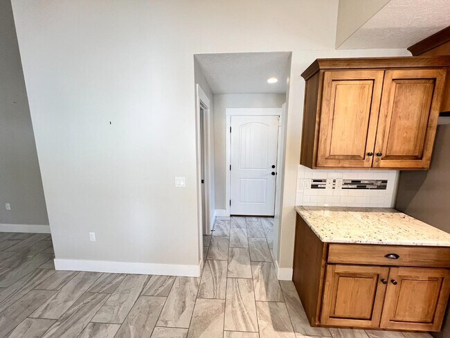 Building Photo - 564 Spring Meadow Ln