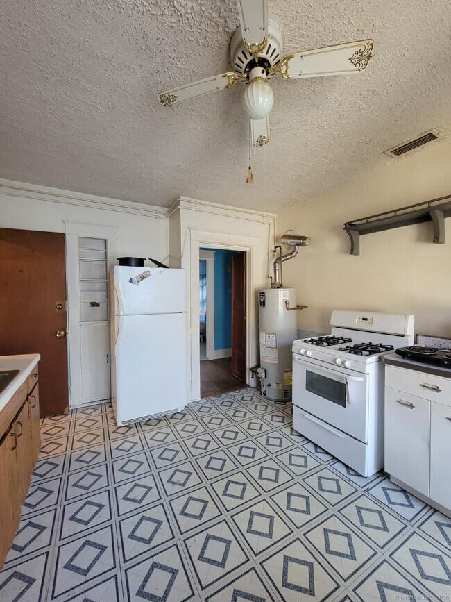 Building Photo - 45 Belden St