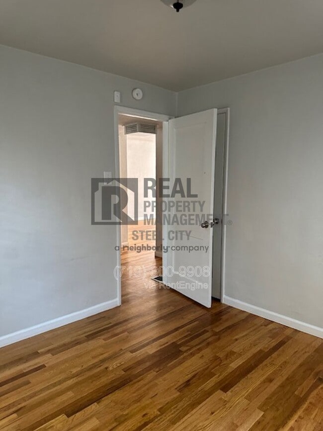 Building Photo - 2410 St Clair Ave.