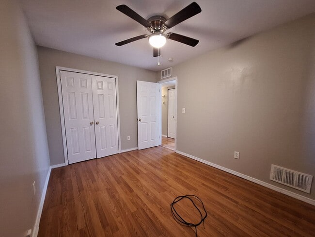 Building Photo - Your next Home!!!  Charming Three Bedroom in Roseville