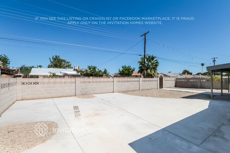 Building Photo - 8444 E Vernon Ave