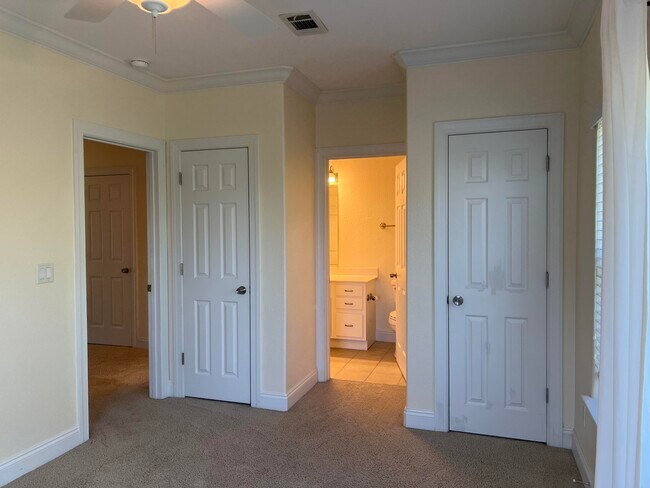 Building Photo - 118 Spires Ln