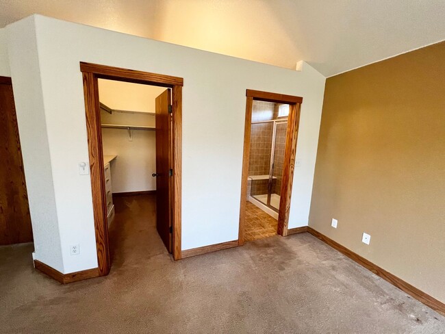 Building Photo - 3 bed, 3 bath Home in Poudre Overlook Neig...